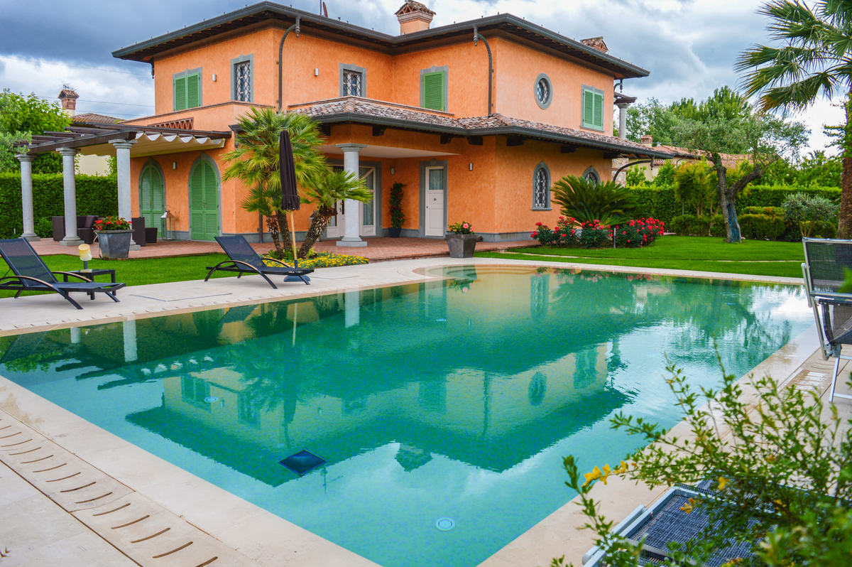 A Well Equipped Modern Villa In Forte Dei Marmi Near The